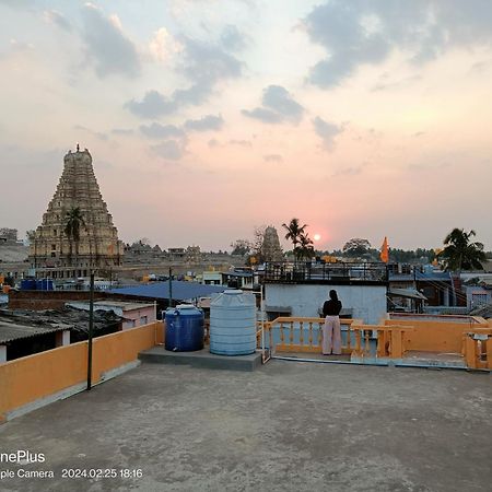 Vicky'S Home Stay Hampi Exterior foto