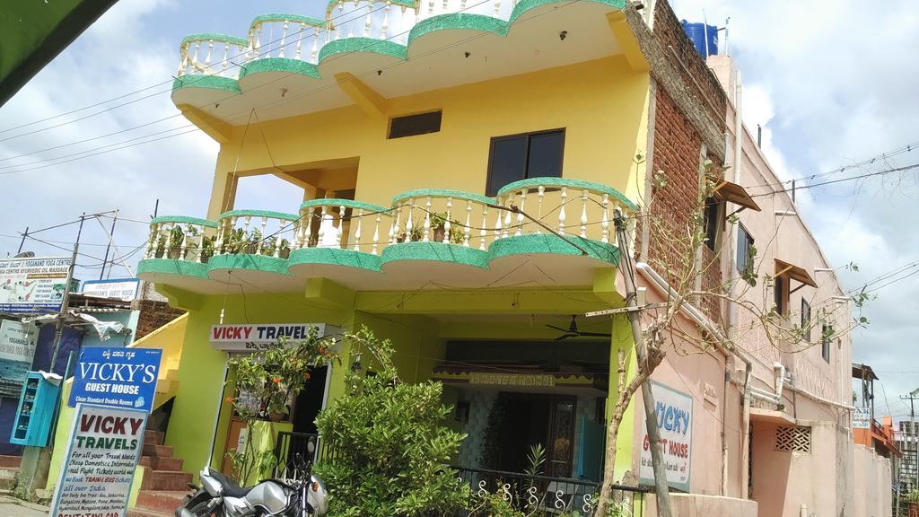 Vicky'S Home Stay Hampi Exterior foto